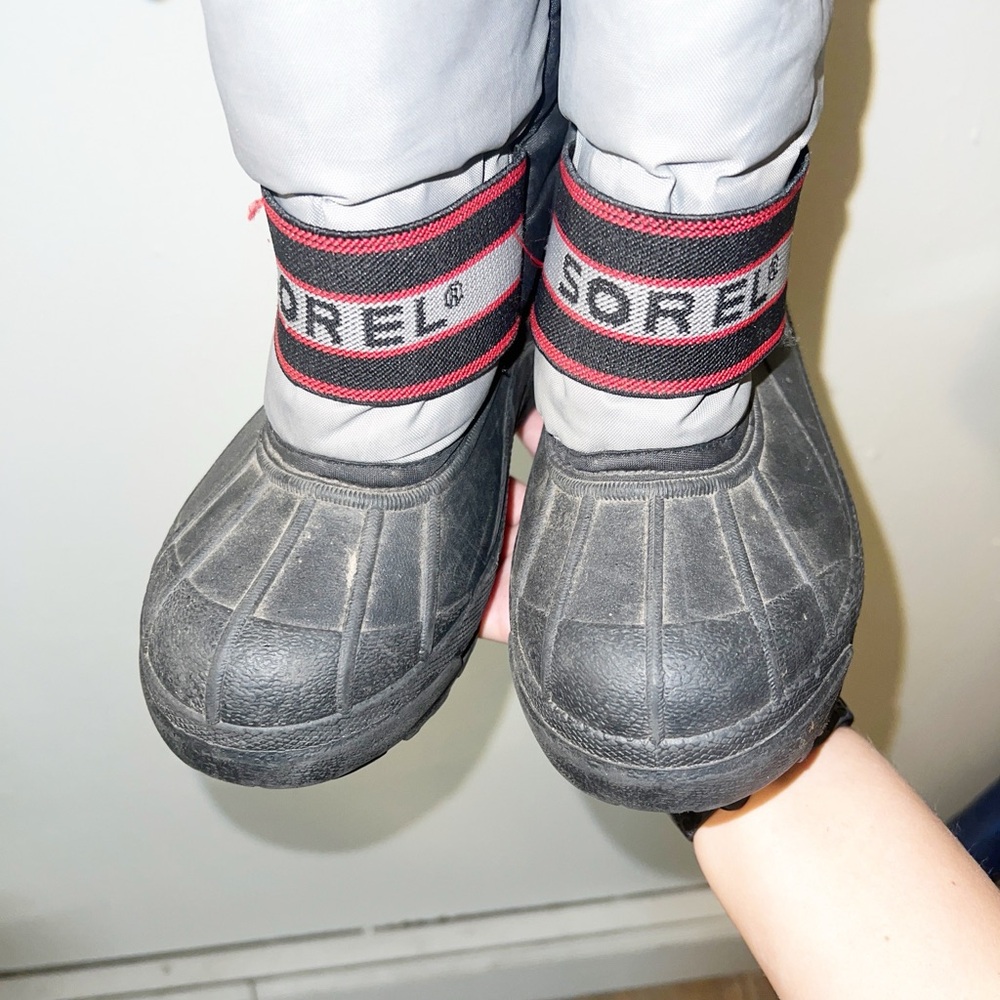 Sorel kids boys gray black and red winter boots - Picture 4 of 14